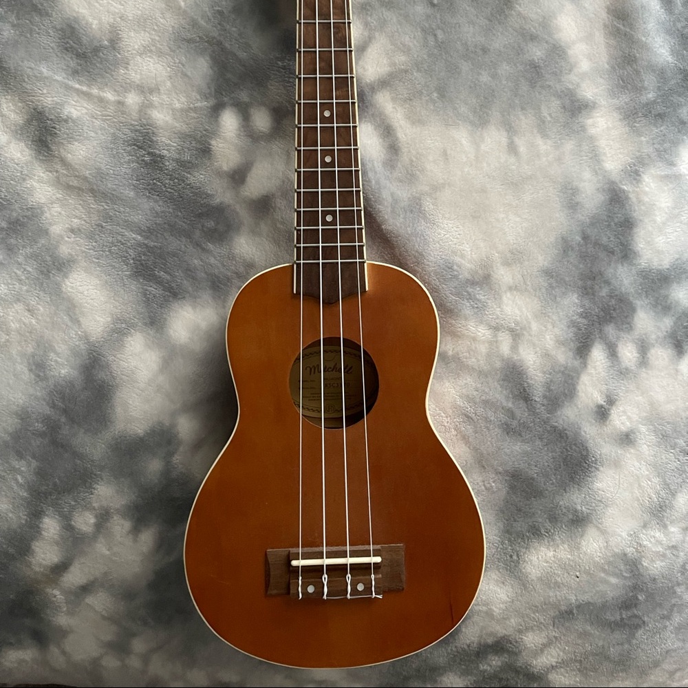 Mitchell MU40C Concert Ukulele Natural